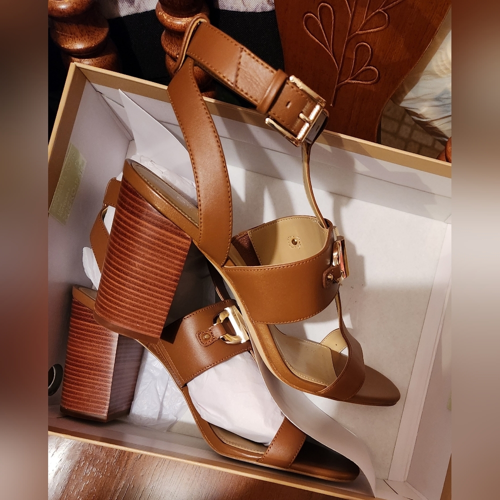 ***SOLD***Mk Lugguge Brown Izzy Leather Sandal